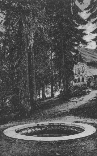 Pramen s novou turistickou chatou  r.1934