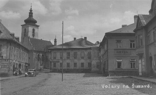 Hotel na náměstí s barokním kostelem sv.Kateřiny  r.1932