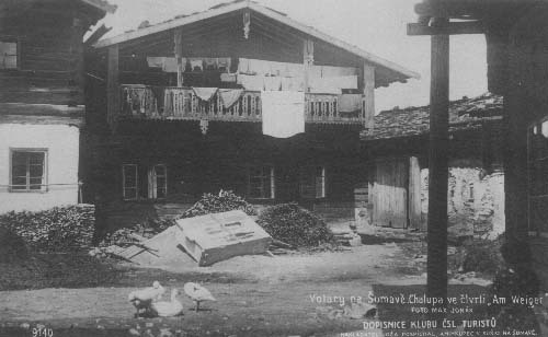 Před volarskými domy se o pořádek tolik nedbalo  r.1928