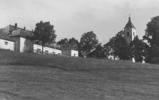 Turistick chata a kostel r.1938