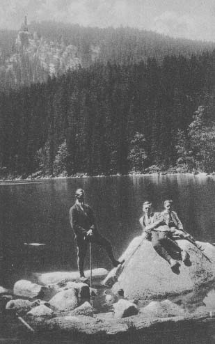 Idyla u jezera, v pozad Stifterv pomnk  r.1919