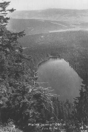 Pohled z vyhldky nad jezerem  r.1930